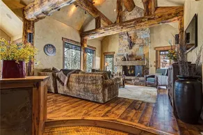 Rustic-elegance wrapped in custom mountain luxury, steps from Baldy Hiking Trail and shuttle stop - Image 5