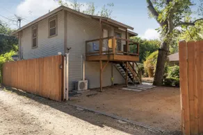 La Treehouse | Cozy East Side Stay | Full Kitchen - Image 5
