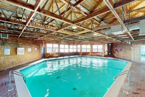 Waterfront condo with bay views & shared gym - dog-friendly - Image 2