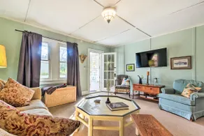 8 Mi to Sugar Mtn! Cozy Cottage w/ Fire Pit - Image 3