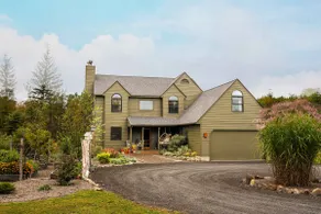 Grateful Woods Farmhouse w/ Hot Tub & Firepit - Image 2