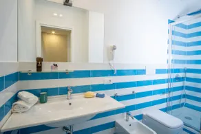 SorrentoVibes - Deluxe Apartment in Sorrento Centre - Image 5