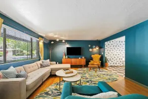 King Bed, EV Charger, Natural Hot Spring Pool! - Image 2