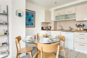 Sunnyside - Stylish Apartment Moments from Poole Quay - Image 2