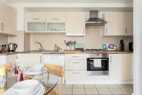 Sunnyside - Stylish Apartment Moments from Poole Quay - Image 3