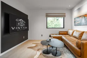 *Downtown + Privacy * ~ 2 Separate Flats Included! - Image 4