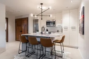 *Downtown + Privacy * ~ 2 Separate Flats Included! - Image 3