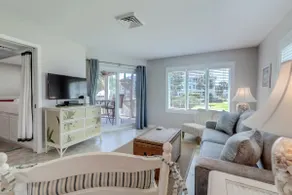 End unit, Screen porch, Just steps to beach & pool - 101E Port O call - Image 3