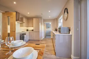 Host & Stay - Sunflower Cottage - Image 3