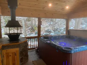 Luxury Streamfront Cabin w Hot Tub - No Airbnb Fee - Image 5