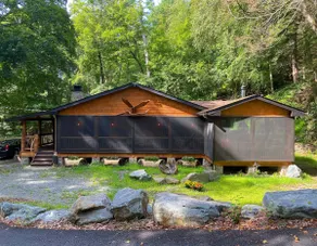 Luxury Streamfront Cabin w Hot Tub - No Airbnb Fee - Image 4