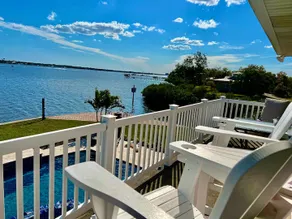 The Blue Heron Riverfront Retreat - Image 4