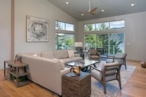 Luxury Waterfront & Views, Private Beach, Golfing - Image 4