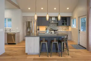 Luxury Waterfront & Views, Private Beach, Golfing - Image 3