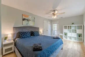 Chic Downtown Bungalow | Walk to Restaurants - Image 4