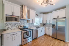 Chic Downtown Bungalow | Walk to Restaurants - Image 3