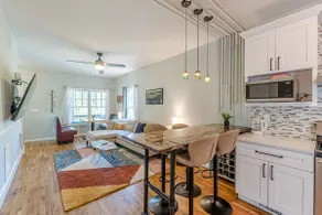 Chic Downtown Bungalow | Walk to Restaurants - Image 2