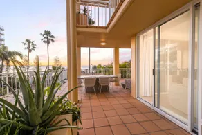 Orion 2 - Beachfront Rainbow Bay Coolangatta - All Linen Supplied - Min. 3 night stays year round! - Image 2