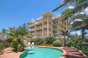 Orion 2 - Beachfront Rainbow Bay Coolangatta - All Linen Supplied - Min. 3 night stays year round! - Image 5