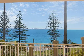 Orion 2 - Beachfront Rainbow Bay Coolangatta - All Linen Supplied - Min. 3 night stays year round! - Image 4