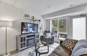 Stunning 1BD Lonsdale Quay Eco-Suite! - Image 4