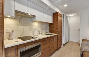 Stunning 1BD Lonsdale Quay Eco-Suite! - Image 5