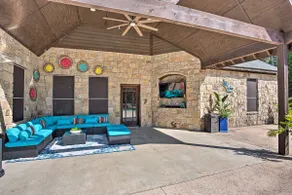 Heated Spa, Fire Pit! 14-Acre Terrell Ranch Escape - Image 3