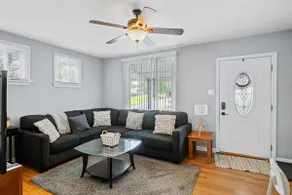 Lovely Dogtown Home ABODEbucks - Image 3
