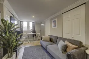 Eckington Cozy & Private Unit + Free Gated Parking - Image 2