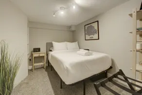 Eckington Cozy & Private Unit + Free Gated Parking - Image 3