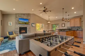4BR mountain retreat w/ hot tub & yard - Image 5