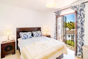 En- Cozy Andalusian Style Townhouse In Marbella - Image 4