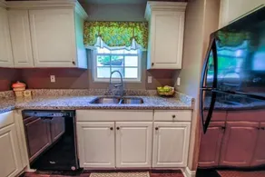 Brighton Bungalow | Town Square • Near Memphis - Image 3