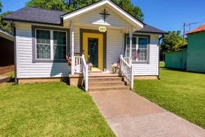Brighton Bungalow | Town Square • Near Memphis - Image 4