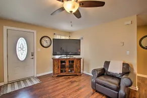 Cottage w/ Yard, Walk to Historic Attractions - Image 5