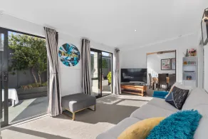 Sunnyside Spa Retreat - Mangawhai Holiday Home - Image 4