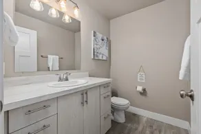 Delightful, new townhome downtown - Image 4