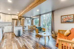 Beautiful storage container home w/ Columbia Gorge - Image 4
