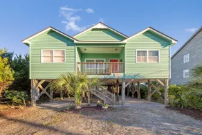 Hugo's Revenge - 4 Bedroom Beachfront! - Image 2