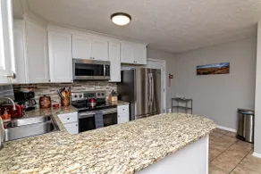 Camelback Rd Rancher- On ONE ACRE & near attractions - Image 4