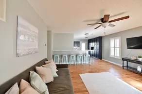 Clean Spacious Home | 3 Bedrooms | Close to Airport - Image 4