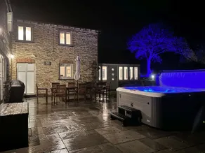 Mowhay Barn - Woodburner & Hot tub - Image 2