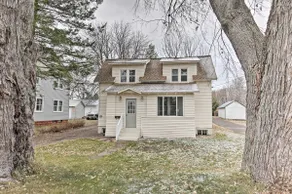 Walk to Lake Superior: Ontonagon Home w/ Fire Pit! - Image 3