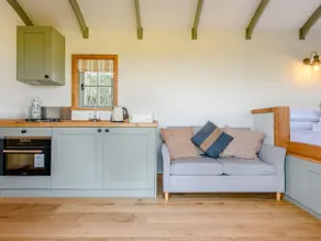 Shepherds Hut Retreat - Image 5