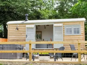Shepherds Hut Retreat - Image 2