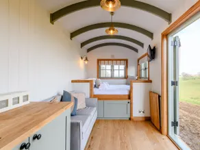 Shepherds Hut Retreat - Image 4