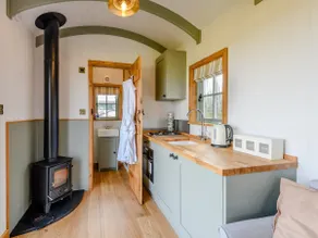 Shepherds Hut Retreat - Image 3