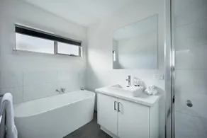 Luxury Pet-Friendly 4BR Home Walk to Beach - Image 4