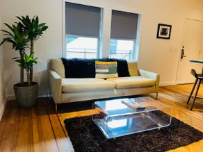 Bishop Arts Hotel Suite 5 - Image 3