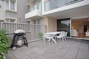 Beachfront on Bennetts Beaches Apartment 4 - Image 2